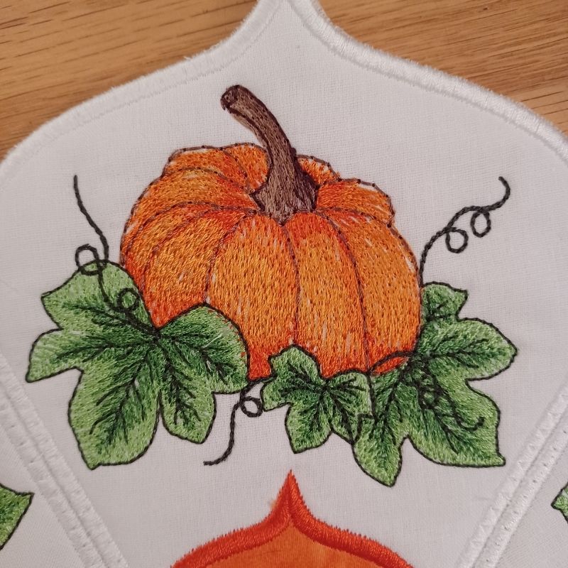 EW451 - Autumn Pumpkin Table Topper