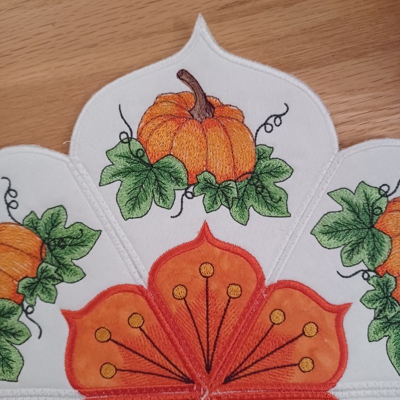 EW451 - Autumn Pumpkin Table Topper