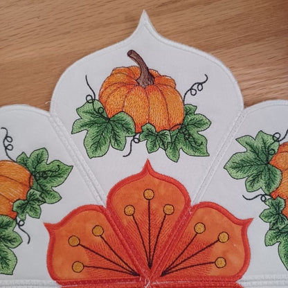 EW451 - Autumn Pumpkin Table Topper