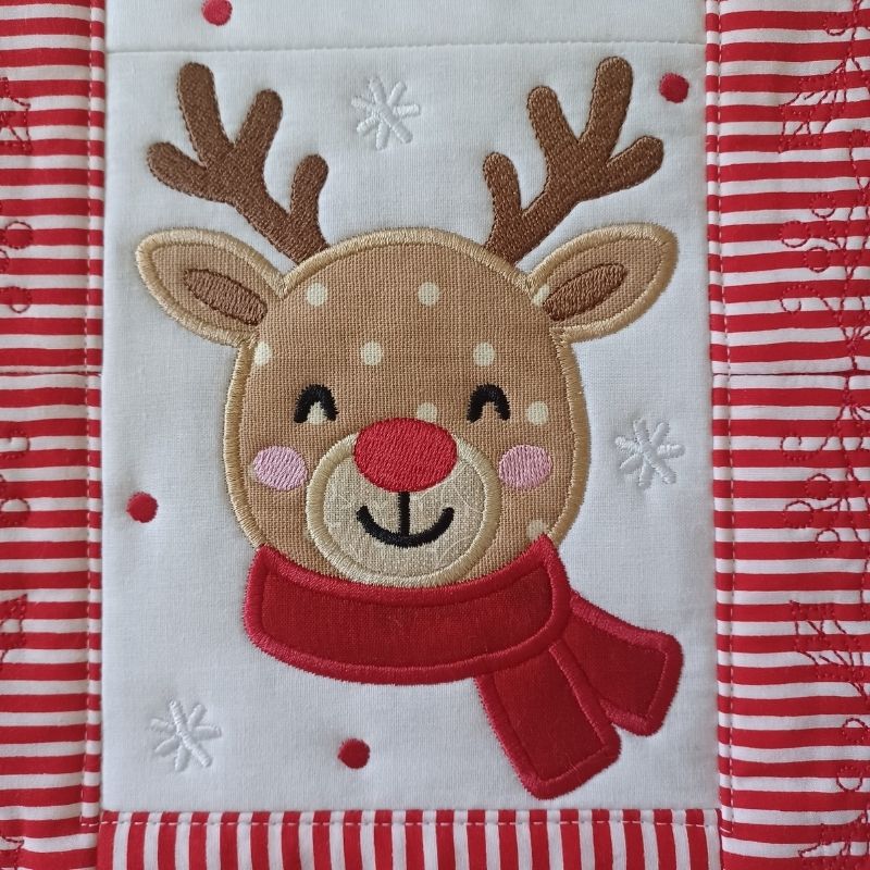 EW469 - ITH Reindeer Table Runner