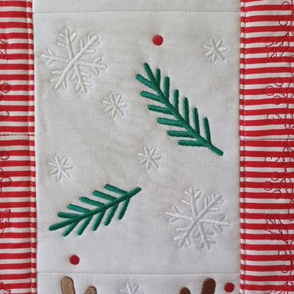 EW469 - ITH Reindeer Table Runner