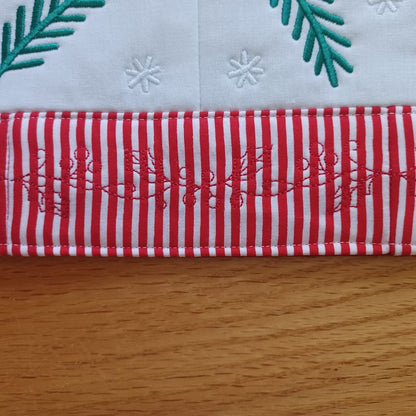 EW469 - ITH Reindeer Table Runner