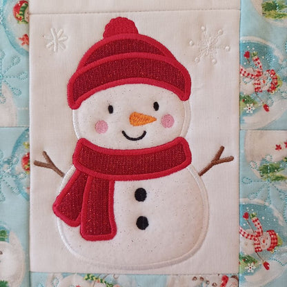 EW471 - ITH Snowman Table Runner
