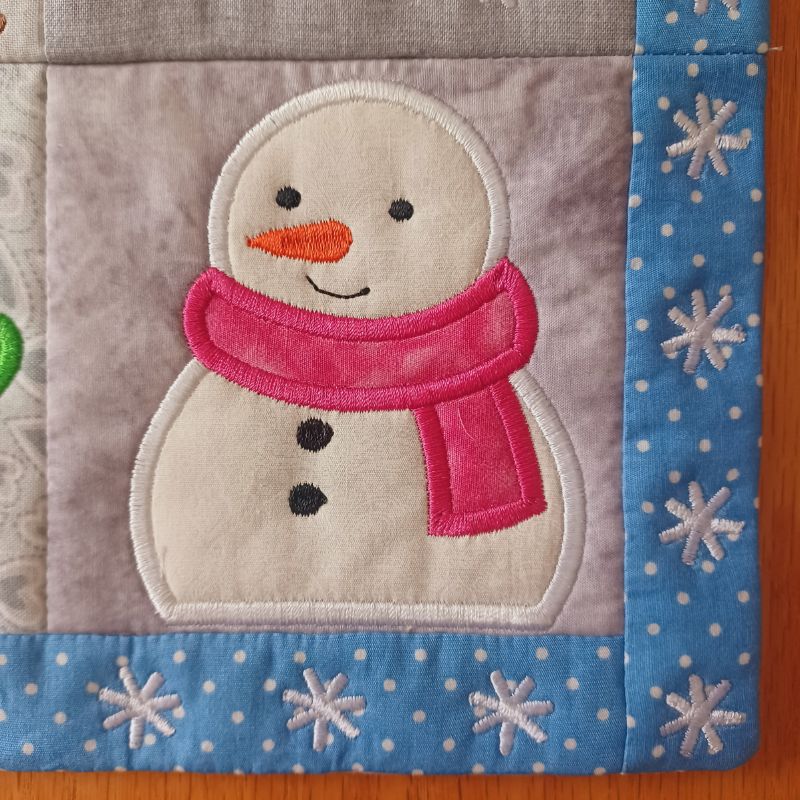 EW473 - ITH House Mini Quilt Collectable - January