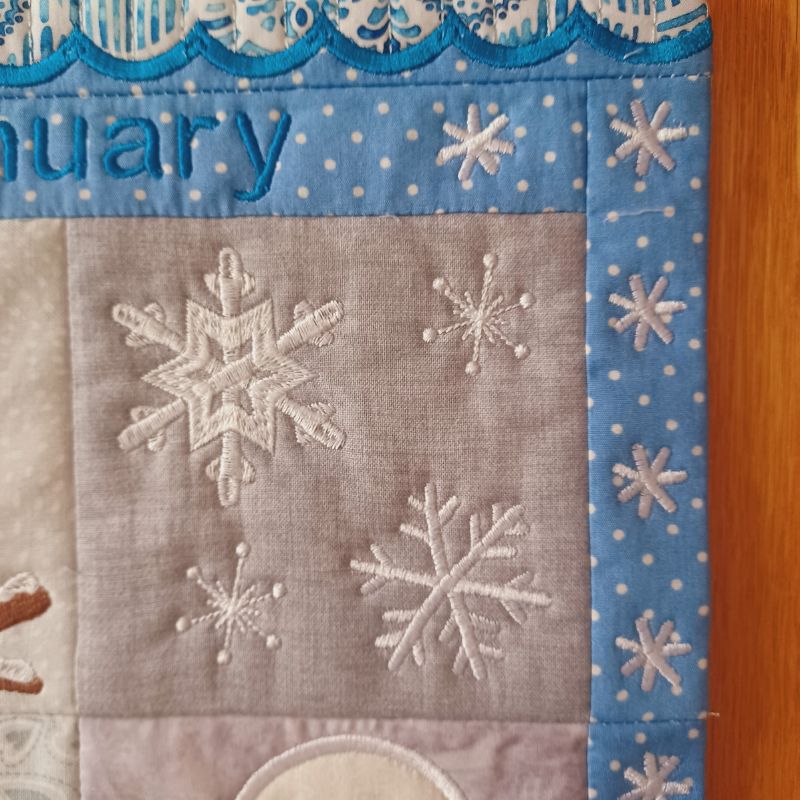 EW473 - ITH House Mini Quilt Collectable - January