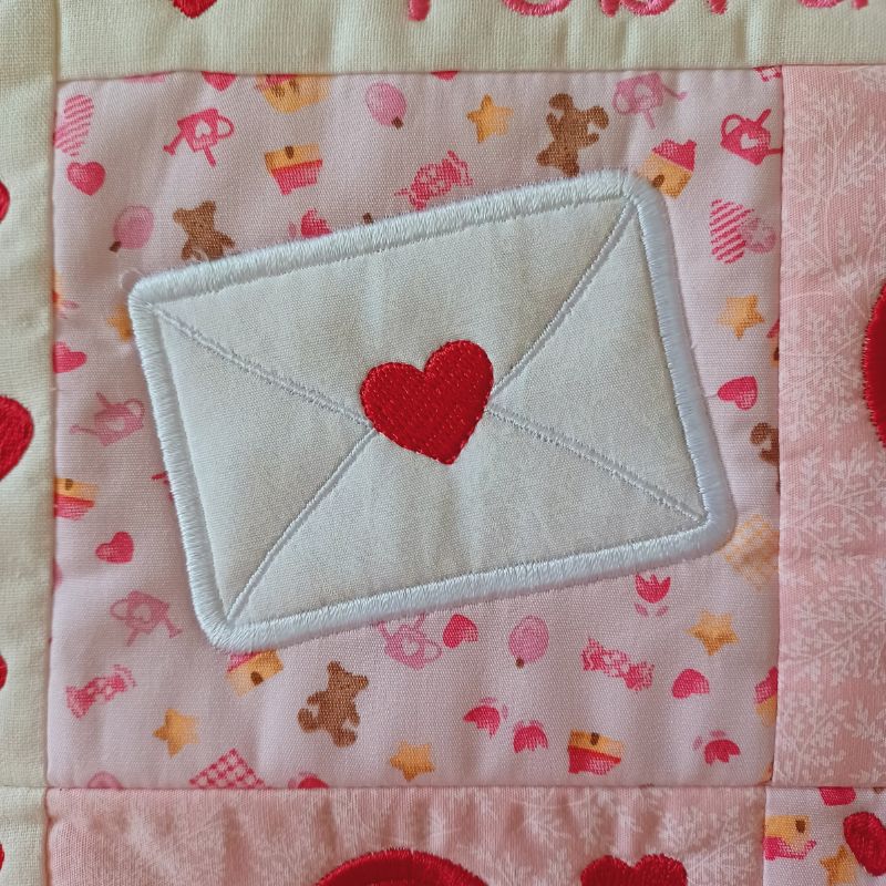 EW474 - ITH House Mini Quilt Collectable - February