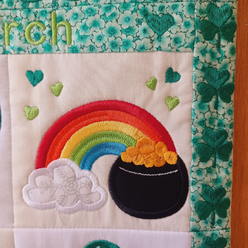 EW481 - ITH Mini House Quilt - March