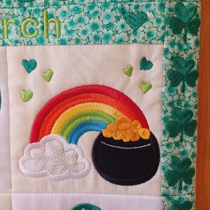 EW481 - ITH Mini House Quilt - March