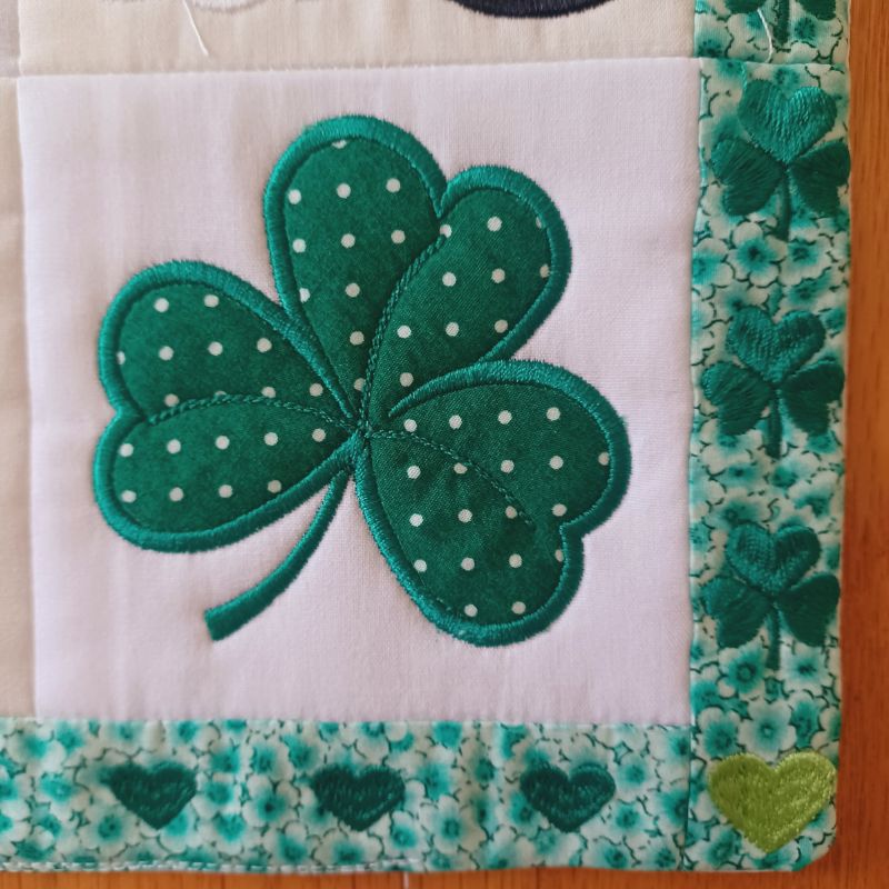 EW481 - ITH Mini House Quilt - March