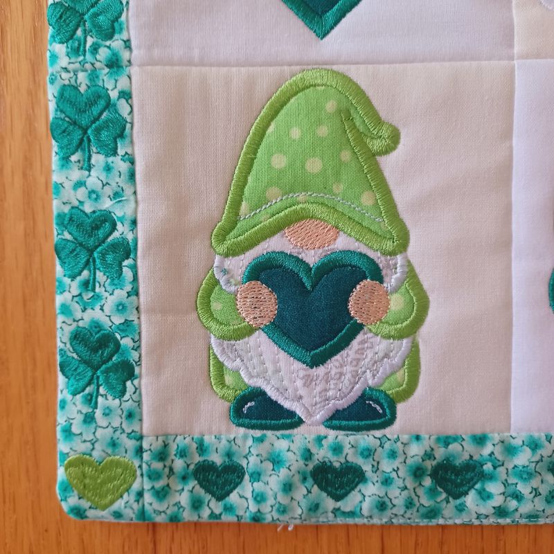 EW481 - ITH Mini House Quilt - March