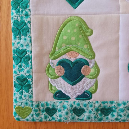 EW481 - ITH Mini House Quilt - March