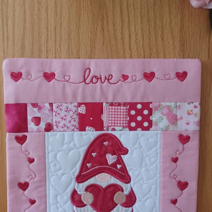 EW482 - Valentines Mini Quilt