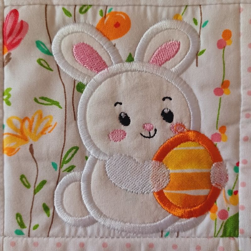 EW485 - ITH House Mini Quilt Collectable - April