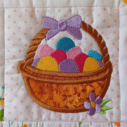 EW485 - ITH House Mini Quilt Collectable - April