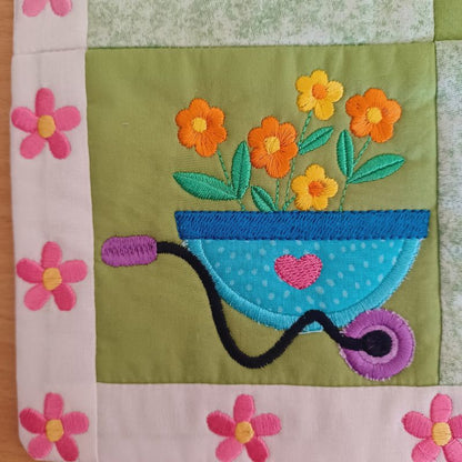 EW495 - ITH Mini House Quilt Collectable - May