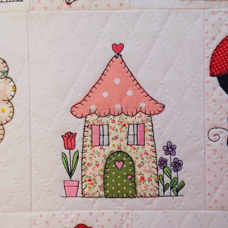 EW522 - Applique Country Cottages Quilt