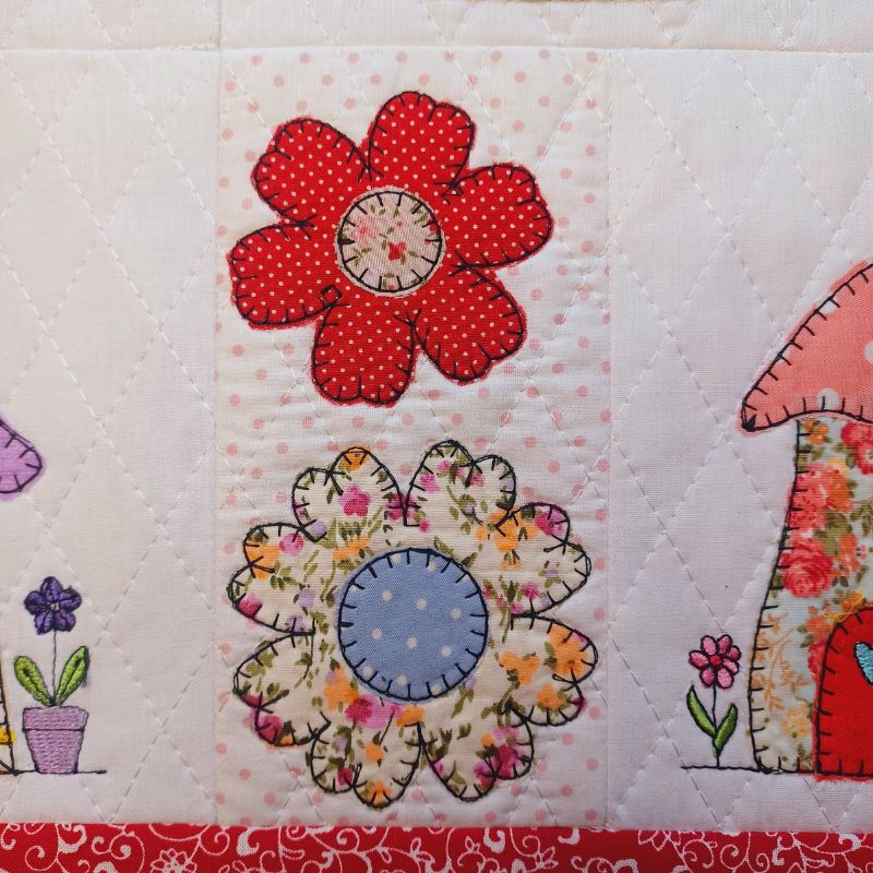 EW522 - Applique Country Cottages Quilt