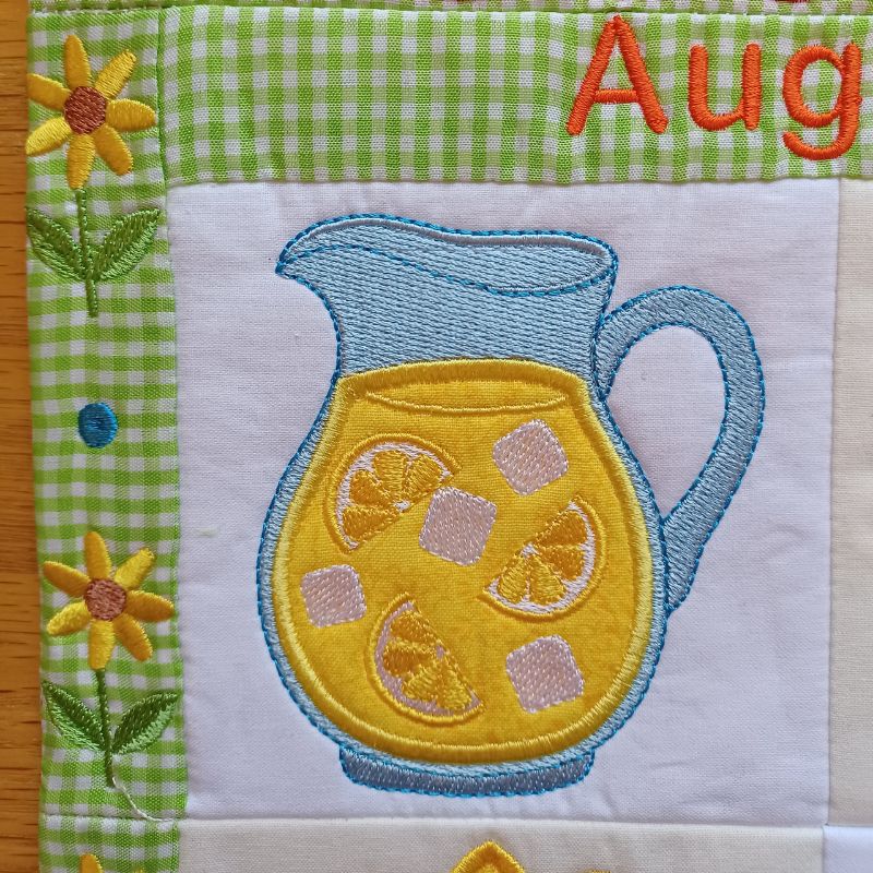 EW542 - ITH House Mini Quilt August Collectable