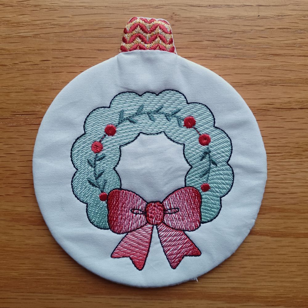 EW549 – ITH Christmas Bauble Coasters