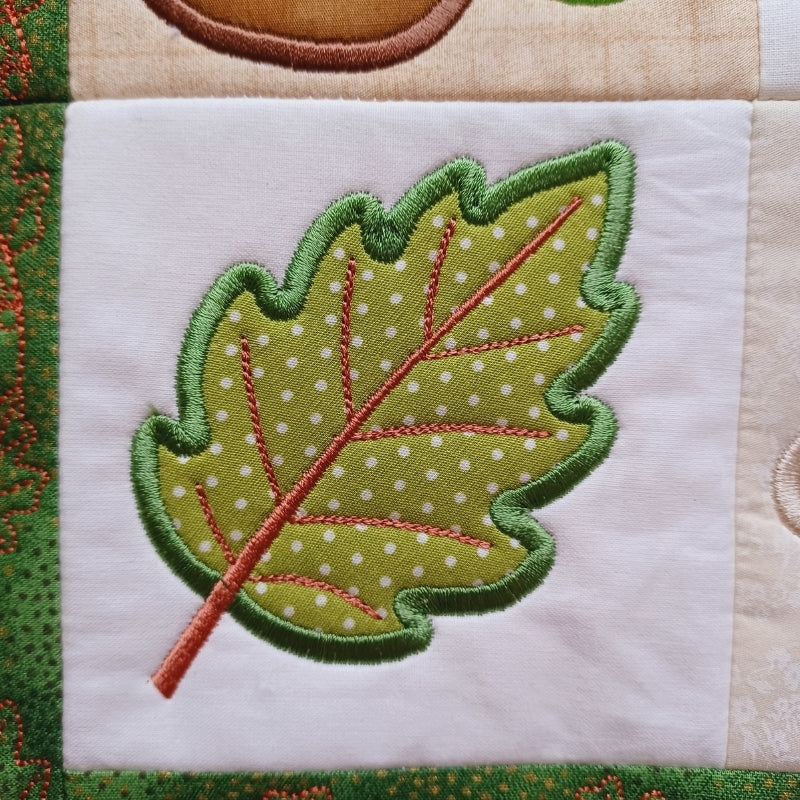 EW552 - ITH House Mini Quilt November Collectable
