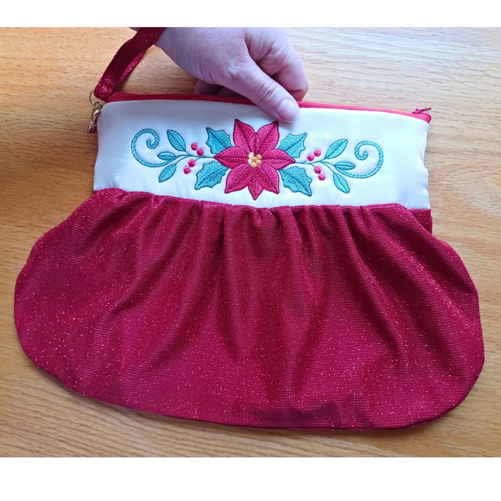 EW558 - Poinsettia Puffy Purse