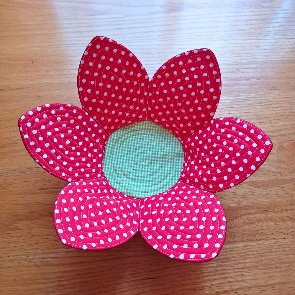 EW559 - ITH Echo Quilted Flower Bowls