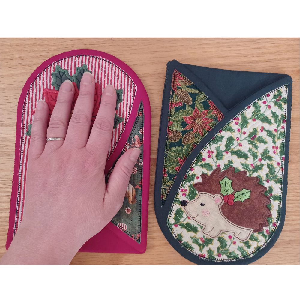 EW561 – ITH Festive Quilted Oven Mitts