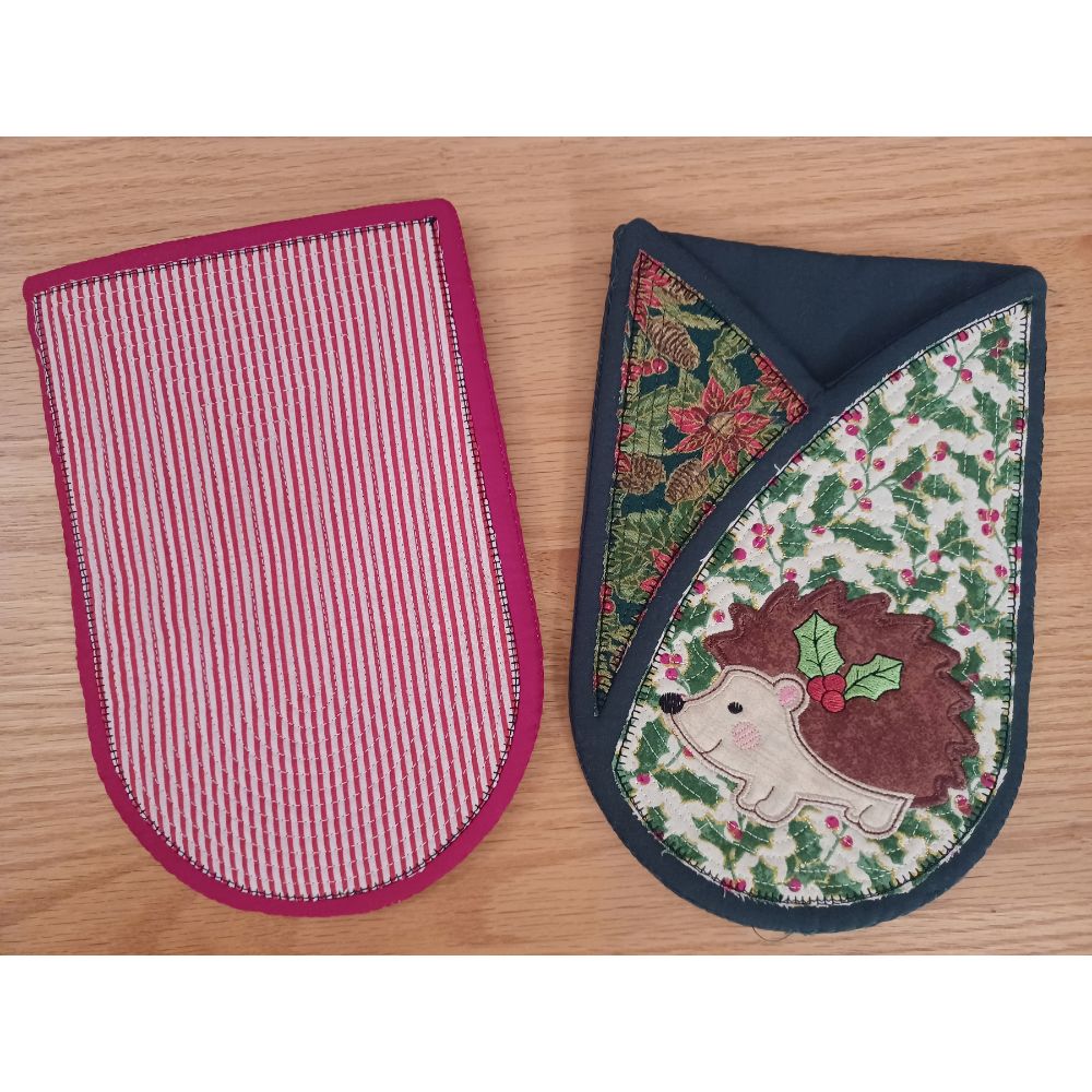 EW561 – ITH Festive Quilted Oven Mitts