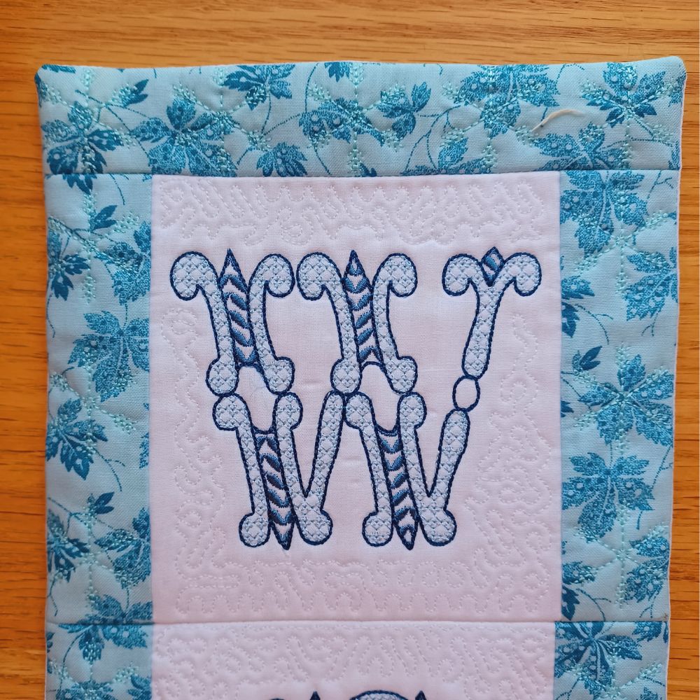 EW564 - ITH Quilted Winter Welcome Hanger