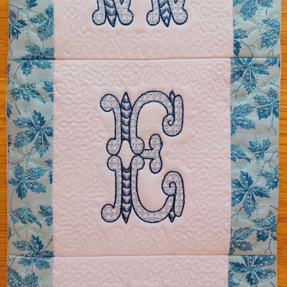 EW564 - ITH Quilted Winter Welcome Hanger