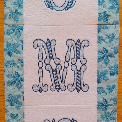 EW564 - ITH Quilted Winter Welcome Hanger