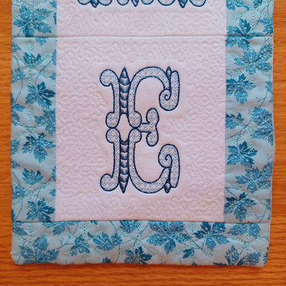 EW564 - ITH Quilted Winter Welcome Hanger