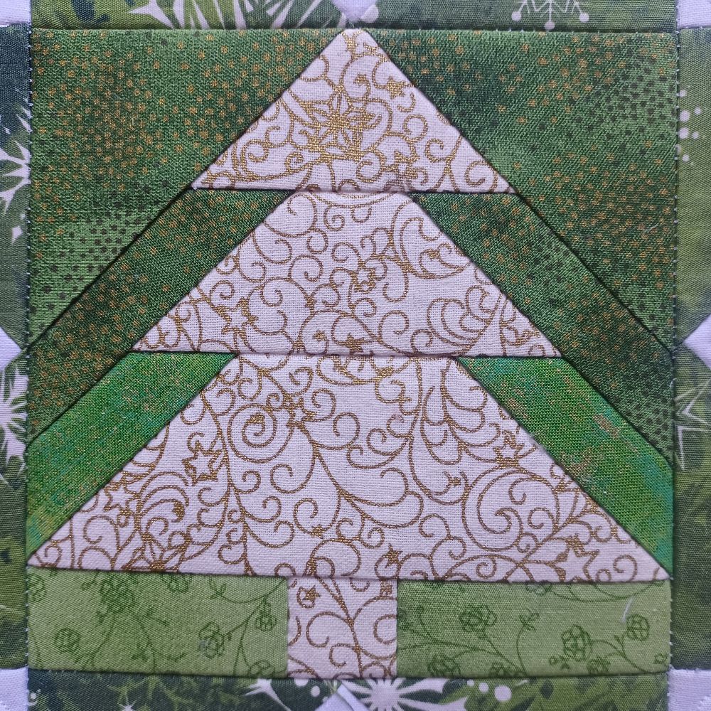 EW567 - ITH Pieced Christmas Tree Star Block