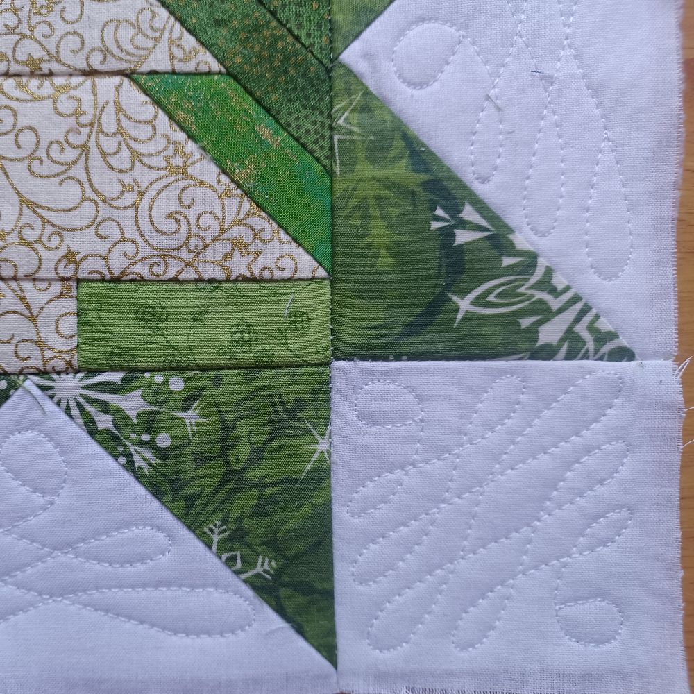 EW567 - ITH Pieced Christmas Tree Star Block