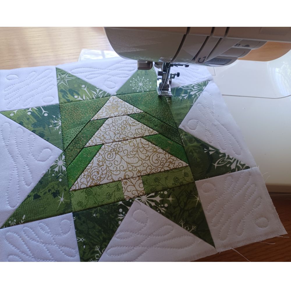 EW567 - ITH Pieced Christmas Tree Star Block