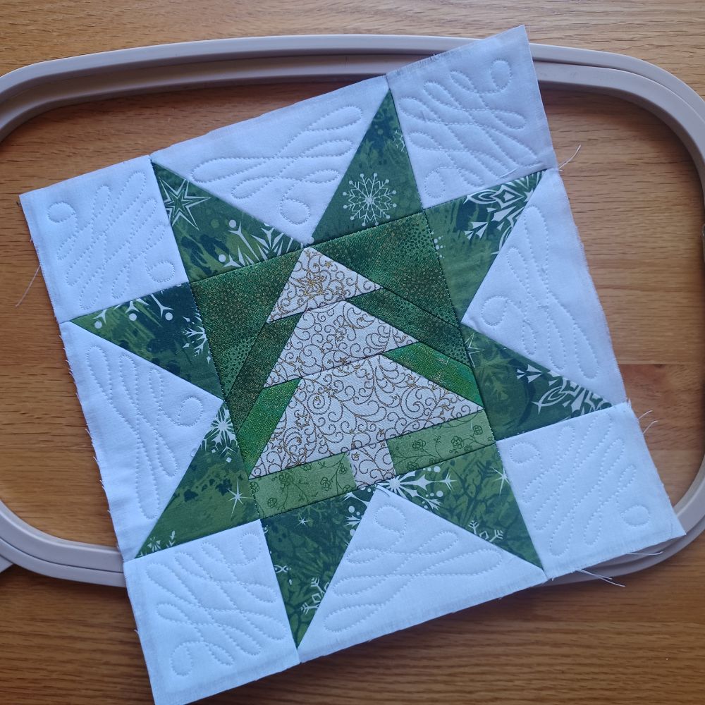 EW567 - ITH Pieced Christmas Tree Star Block
