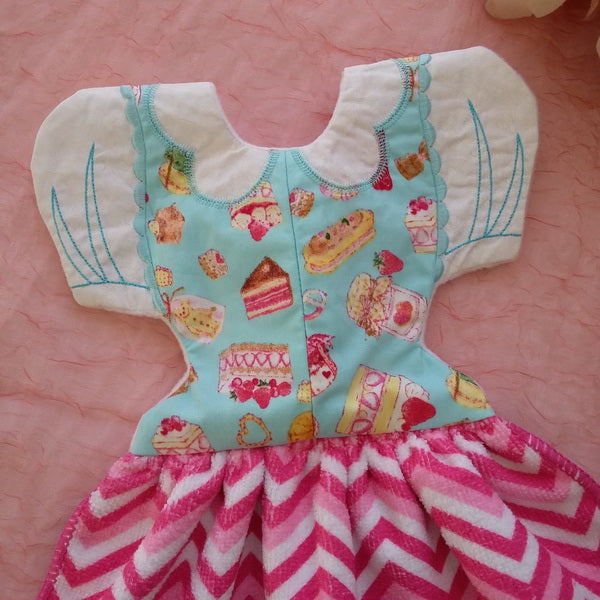 EWC135 - Alice Towel Topper