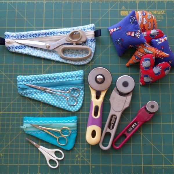 EWC143  ITH Zipper Scissor Pouches