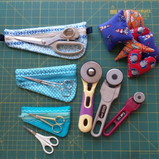 EWC143  ITH Zipper Scissor Pouches