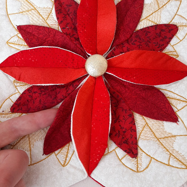 EWC156 3D ITH Poinsettia Table Topper
