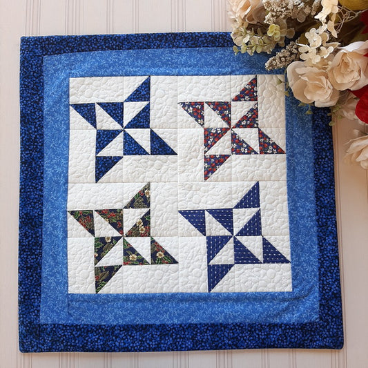 EWC163  IHQ Arabesque Mini Quilt