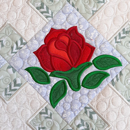 EWC167  IHQ Rose Trellis Table Runner