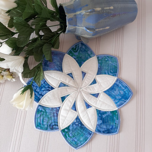EWC186  ITH Large Applique Spring Table Topper 1