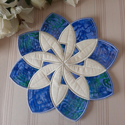 EWC186  ITH Large Applique Spring Table Topper 1