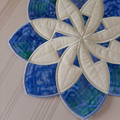 EWC186  ITH Large Applique Spring Table Topper 1