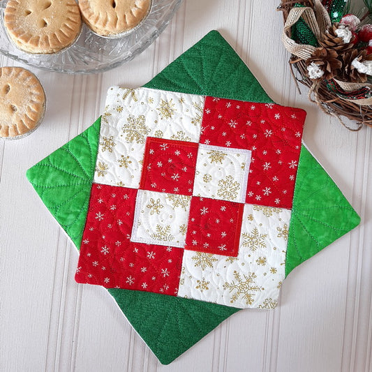 EWC200  Christmas Corners Quilted Table Topper
