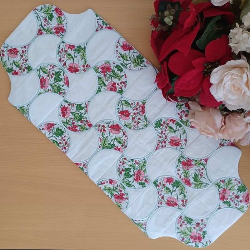 EWC270 - Clam Shell Quilted Table Runner