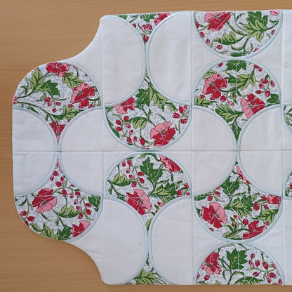 EWC270 - Clam Shell Quilted Table Runner