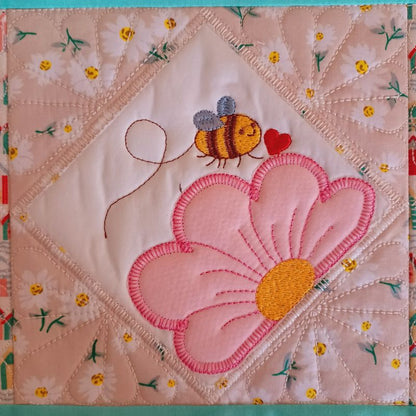 EWC286 - Applique Daisy Table Runner