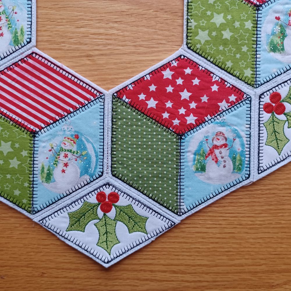EWC292 - Applique Wreath